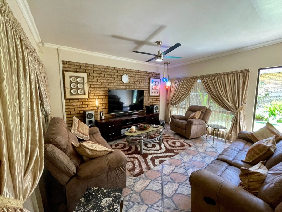 3 Bedroom Property for Sale in Flimieda North West